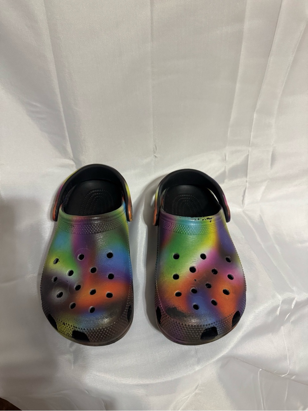 CROCS Tie-Dye Foam Clogs - Rainbow